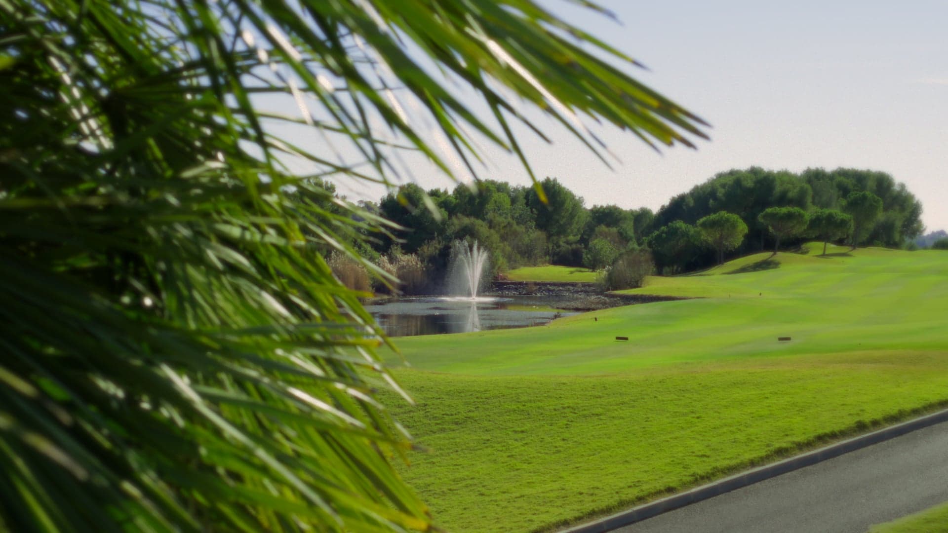 Resort exterior with fountain